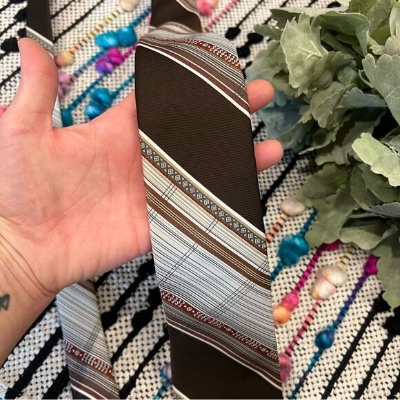 Prince Bellini Vintage Italian Styled Brown Tan Red Rust Striped Polyester Tie - Picture 2 of 5